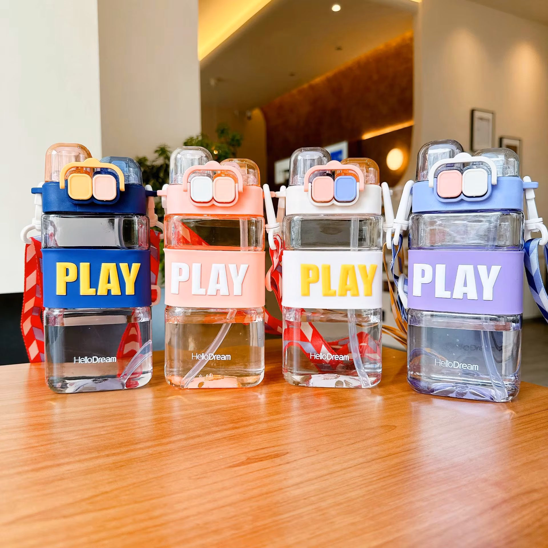 Play Baskılı Lüks Pipetli Matara